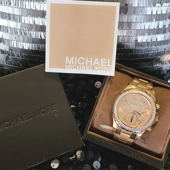 NWT MICHAEL KORS WATCH - MADISON MK5811 W/ CRYSTAL - Picture 3 of 16